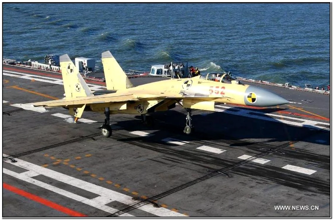 Teste de decolare şi aterizare a avioanelor chineze J-15 pe primul portavion chinezesc