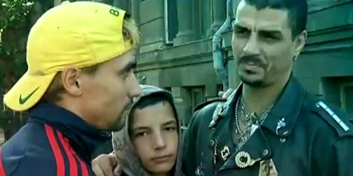 Bruce Lee alături de alţi nevoiaşi