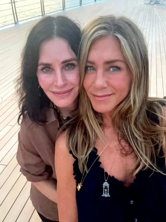 Jennifer Aniston și Courtney Cox, Instagram jpg