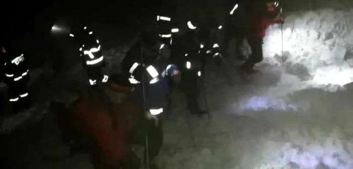 Acţiunea de salvarea a celor trei salamontişti prinşi de o avalanşă în Munţii Călimani. FOTO ISU Suceava