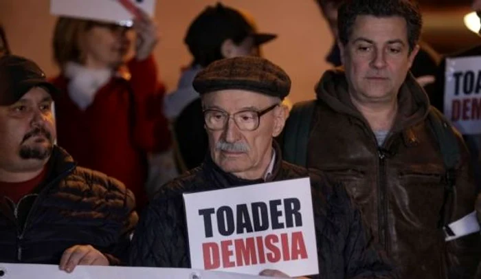 
    Actorii Teatrului Național din București protestează față de OUG7Foto: Inquam Photos/ George Călin   