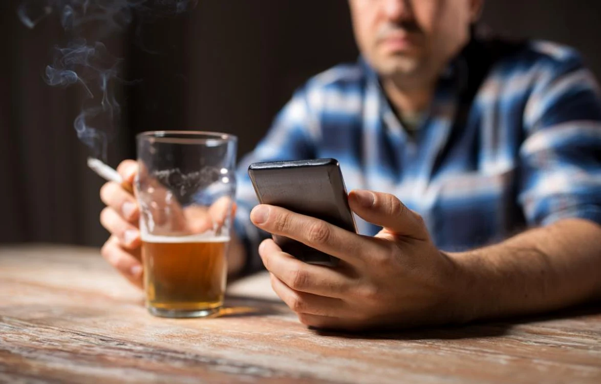 Bărbatul gelos a fost amendat pentru că părăsit de iubită și sub influența alcoolului a sunat la 112Foto: shutterstock.com