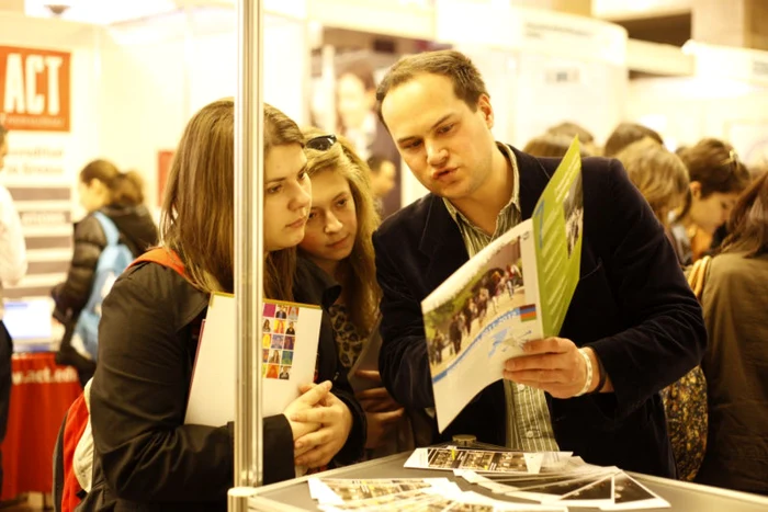 RIUF 2013 se deschide mâine, la ora 10.00, la Sala Palatului din Bucureşti