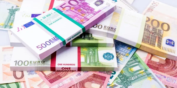 Bancnote Euro FOTO Shutterstock