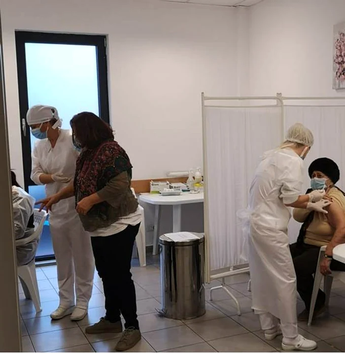 În această dimineață, s-au vaccinat, în special, persoane vârstnice