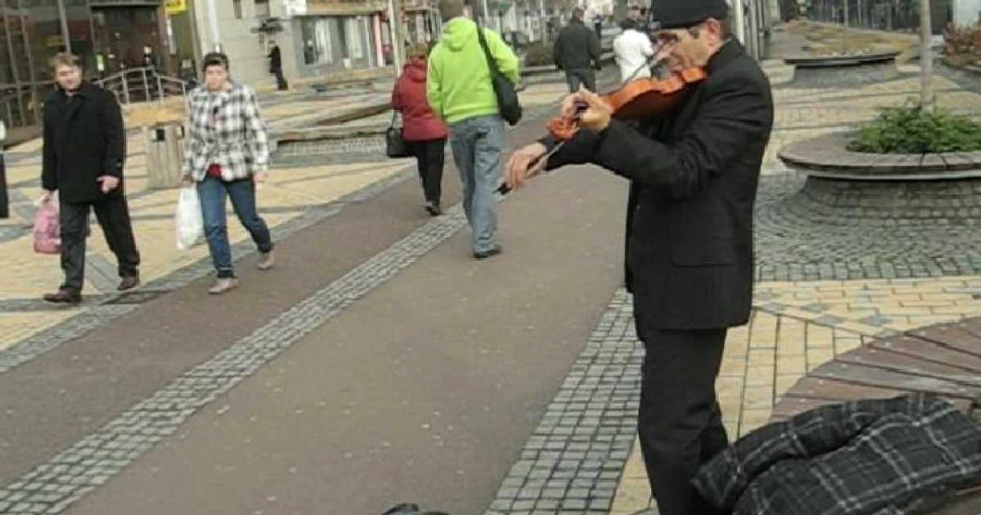 Otto Lăcătuș câștigă între 30 și 50 de lei zilnic
