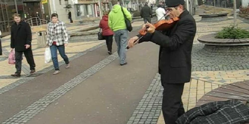 Otto Lăcătuș câștigă între 30 și 50 de lei zilnic