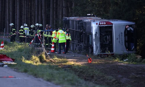 un autocar cu 50 de filipinezi s a rasturnat pe autostrada in germania foto X @ksannews jpg