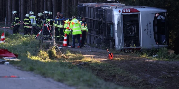 un autocar cu 50 de filipinezi s a rasturnat pe autostrada in germania foto X @ksannews jpg