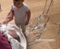 Atât mămica cât și băiețelul sunt bine și au ajuns acasă, fiind întâmpinați cu trandafiri albi și baloane albe și bleo