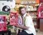 La lansarea pe piață a păpușii, alături de tatăl ei, Pavel Stratan 