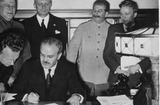 Cum s a ajuns la semnarea Pactului Ribbentrop Molotov jpeg