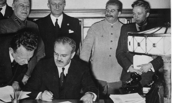 Cum s a ajuns la semnarea Pactului Ribbentrop Molotov jpeg