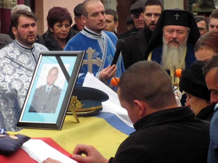 inmormantarea militarului de la bontida foto