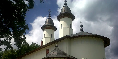 Manastirea Varatec FOTO centruldepelerinaj.ro