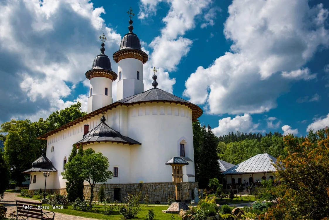 Mănăstirea datează din anul 1785. FOTO Ţinutul Zimbrului - Lucian Lungu 