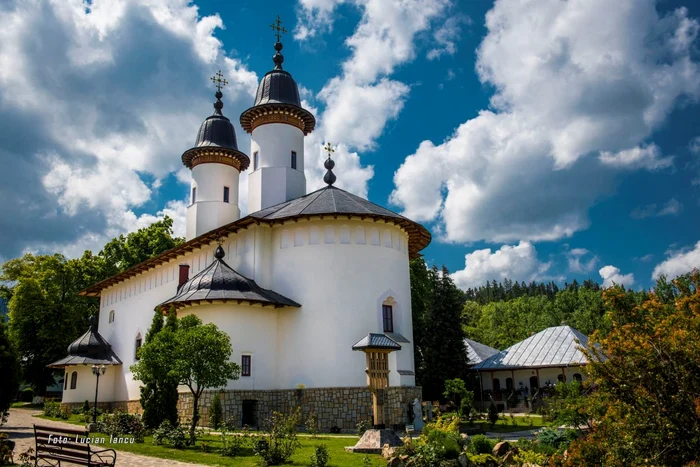 Mănăstirea datează din anul 1785. FOTO Ţinutul Zimbrului - Lucian Lungu