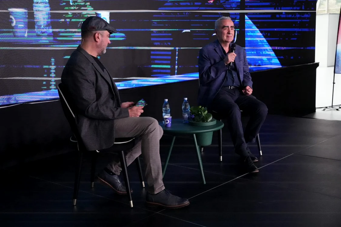 Marius Stan (dreapta) în dialog cu Cătălin Ștefănescu la Tech Talks Timișoara FOTO UPT