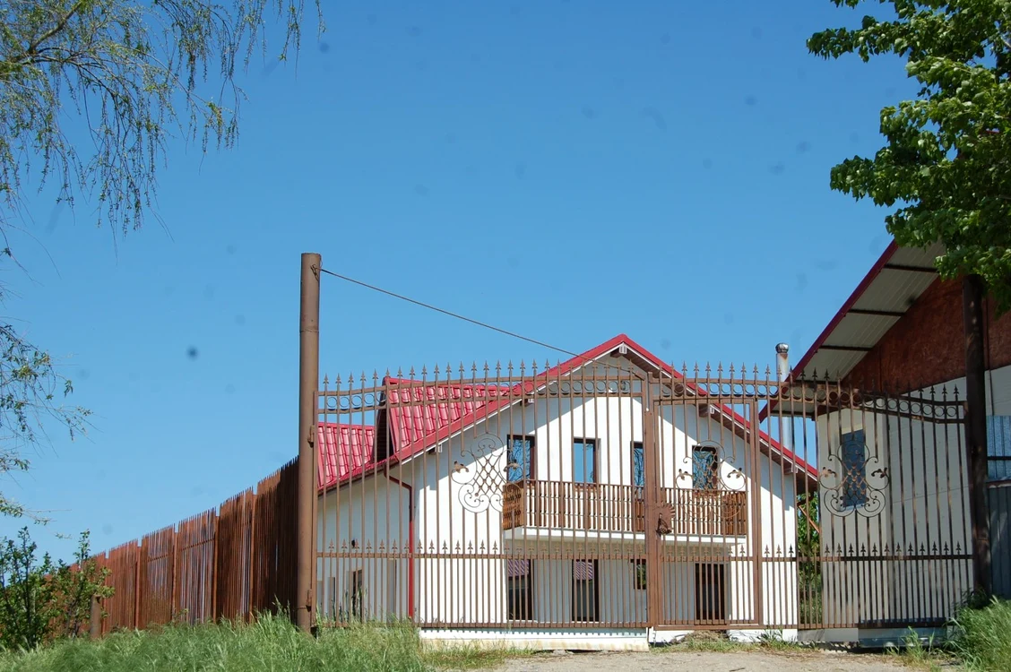 vila buzatu
