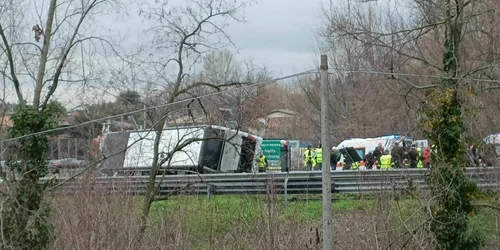 Autocar raturnat Italia jpg