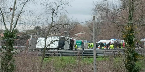 Autocar raturnat Italia jpg