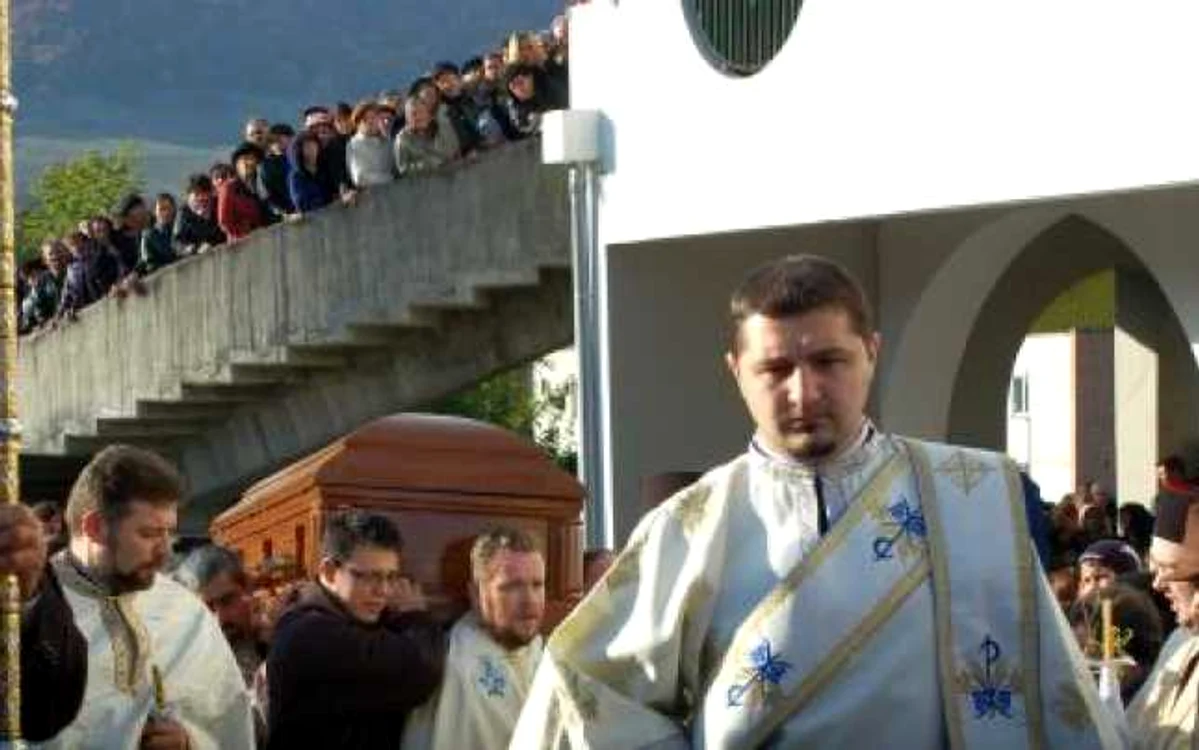Un sobor format din 30 de preoţi l-a condus pe ultimul drum pe preotul Dragoş Munteanu