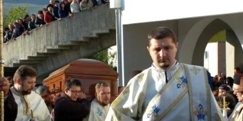 Un sobor format din 30 de preoţi l-a condus pe ultimul drum pe preotul Dragoş Munteanu