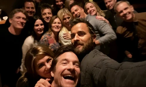 1 jennifer aniston friendsgiving pictures 2019 png png