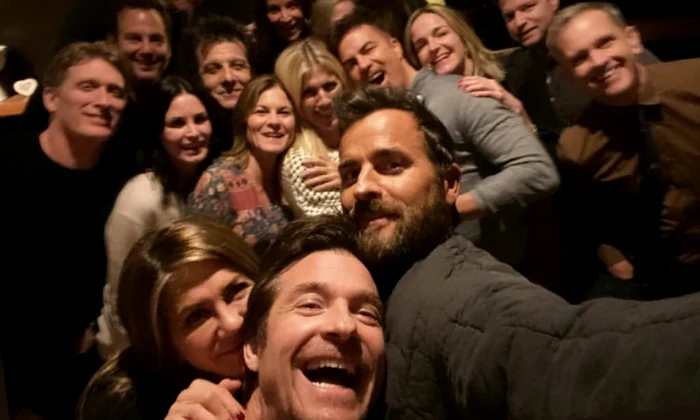 1 jennifer aniston friendsgiving pictures 2019 png png