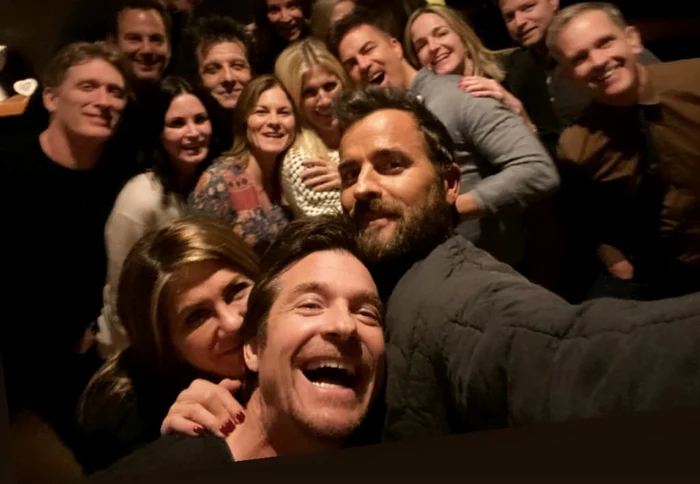 1 jennifer aniston friendsgiving pictures 2019 png png