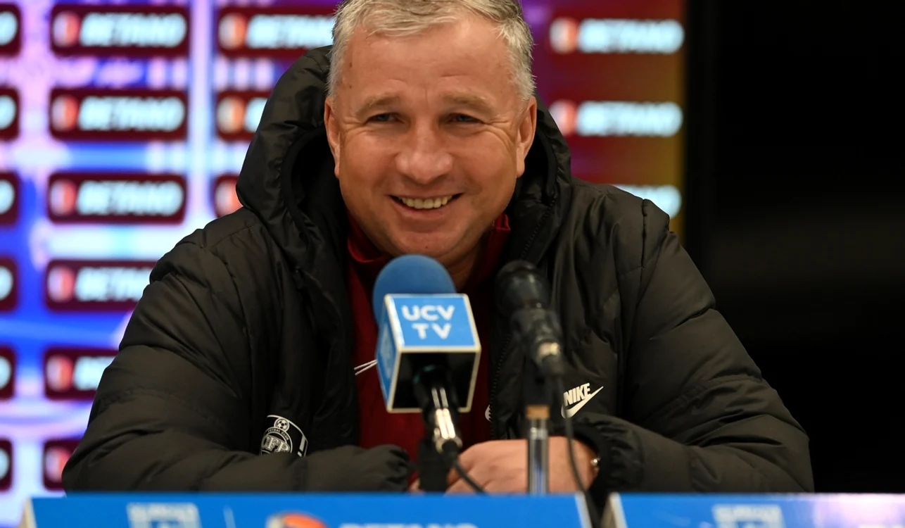 Dan Petrescu râde