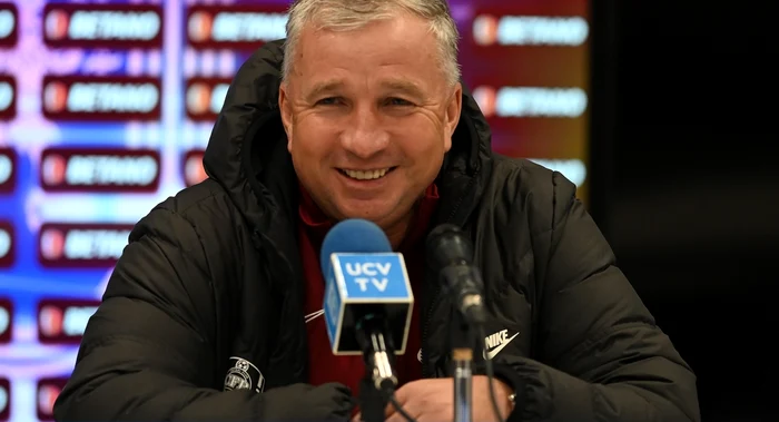 Dan Petrescu zâmbește din nou. Foto Sportpictures