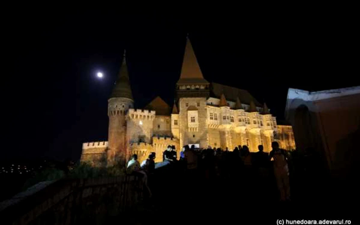 Castelul Corvinilor, noaptea. FOTO: Daniel Guţă. ADEVĂRUL.
