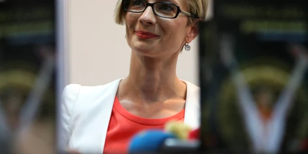 Maria Olaru şi-a lansat cartea Preţul aurului sinceritate incomodă la Bookfest 4 iunie 2016 Foto David Muntean