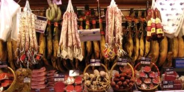 Braşov: Carne expirată şi mâncare depozitată necorespunzător