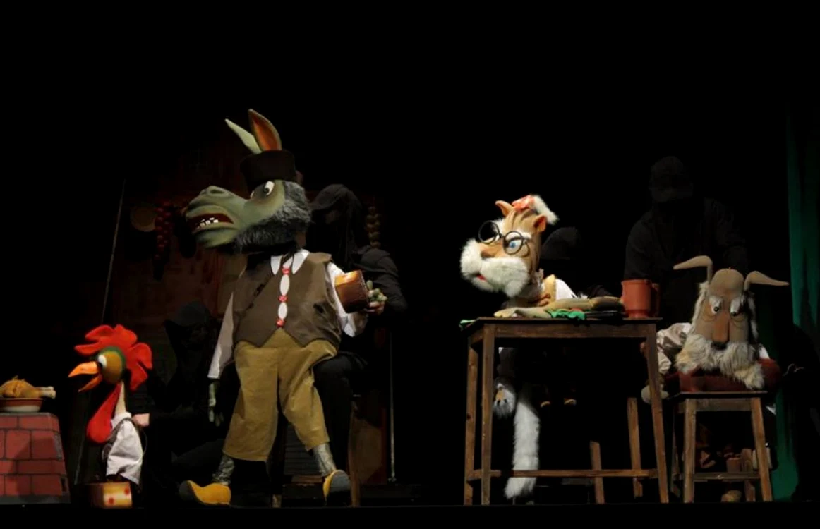 Muzicanţii din Bremen mânuiţi de actori români îi vor încânta pe copiii chinezi