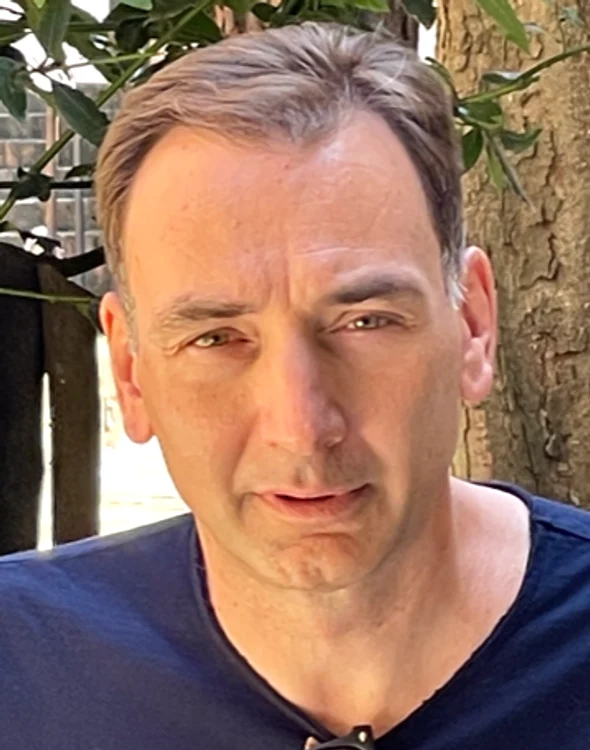 radu naum PNG