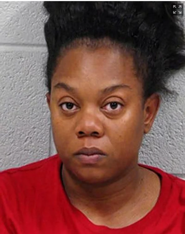 
    Femera era proaspăt angajată la cantină când a făcut sex cu cei doi eleviFoto: Hillside Police Department  