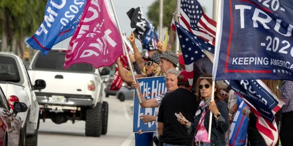 Manifestanti pro si contra Donald Trump pe strazi in SUA FOTO EPA-EFE