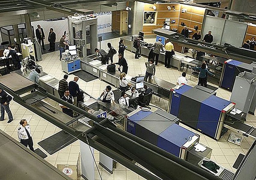 Alimentul confundat cu un explozibil, în aeroport. De ce să nu legi niciodată o panglică de bagaje