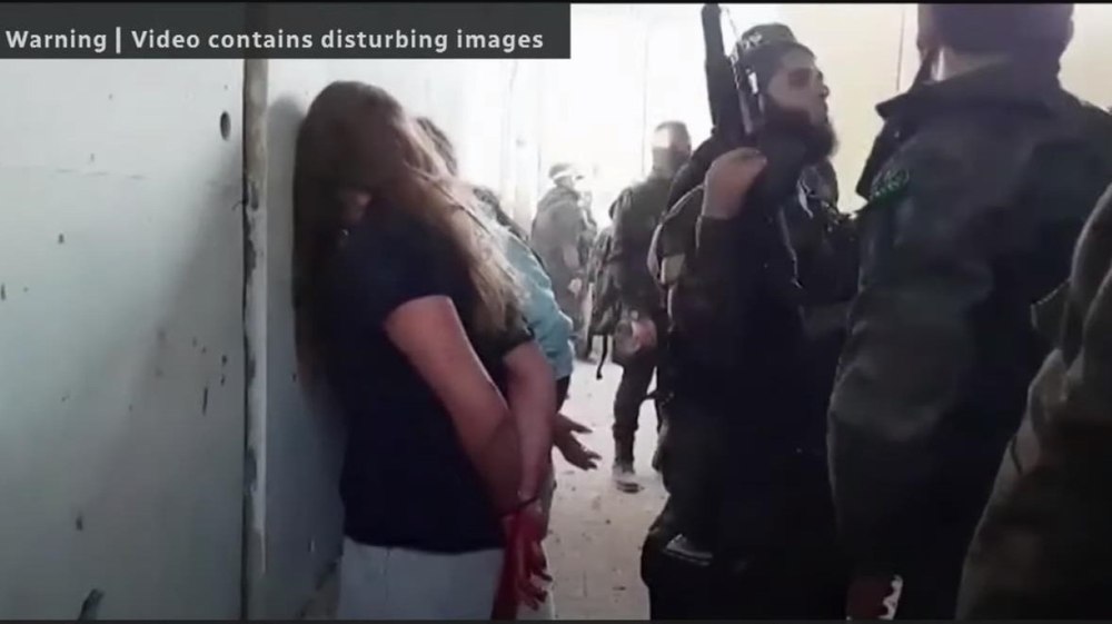 Israelul a difuzat imagini tulburătoare cu femei din armată luate ostatici. De ce a fost „manipulat” filmul | VIDEO