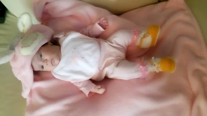 Sânziana crede că fetița ei, pe care o va boteza Isabela Ioana Ştefania seamănă leit cu tatăl Zuluf