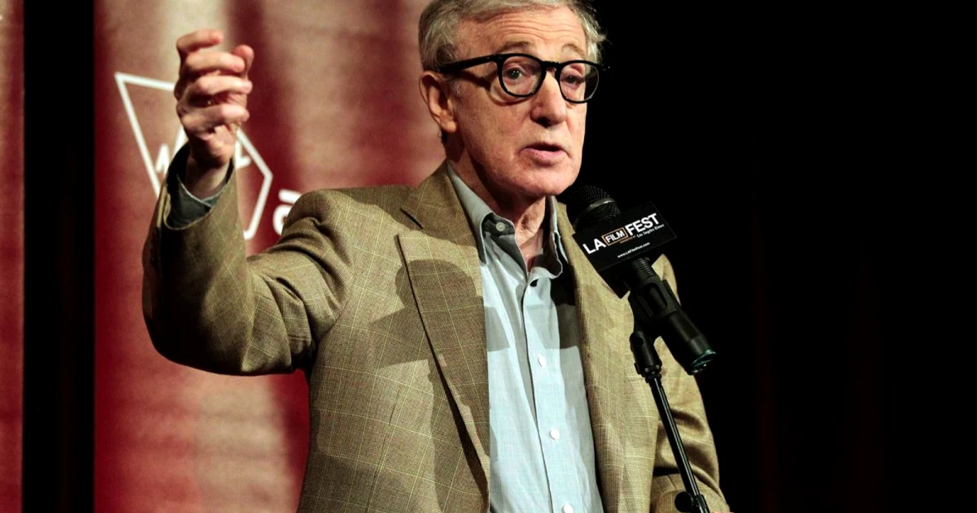 Woody Allen spune că întreg scandalul legat de acuzaţiile de molestare este orchestrat de fosta sa parteneră, Mia Farrow FOTO Reuters