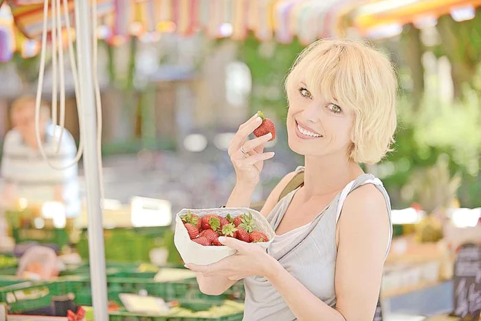 
     Dr. Oz recomandă cinci soluţii sănătoase care au grijă de dinţii tăi şi îi fac mai strălucitori  