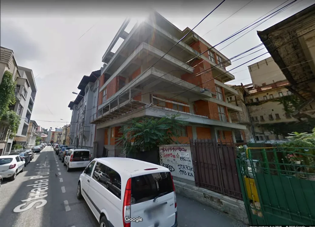Blocul de pe strada Puțul de Piatră nr. 5A care a fost demolat / Foto: Captură / Google Maps
