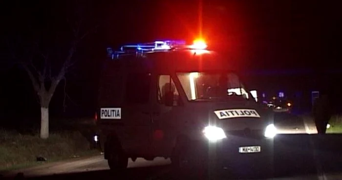 Poliţiştii încearcă să le dea de urmă hoţilor 