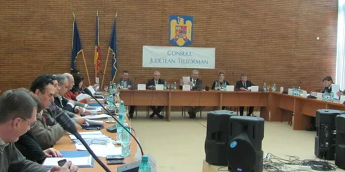 Consilierii Judeţeni au fost convocaţi de îndată