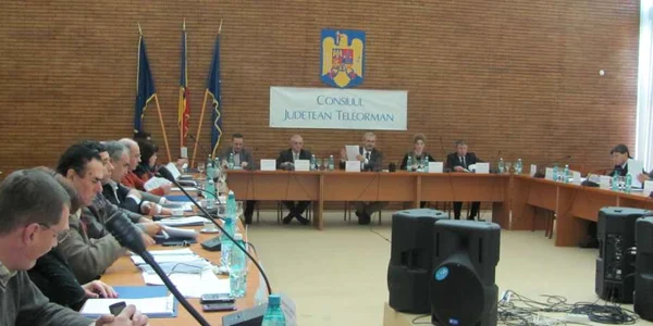 Consilierii Judeţeni au fost convocaţi de îndată