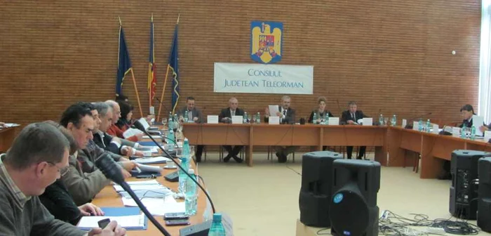 Consilierii Judeţeni au fost convocaţi de îndată