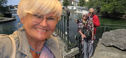 Monica Tatoiu, din nou în vacanță! Cum de nu se plictisește să plece doar cu soțul! Unde va vota femeia de afaceri și cum i-a influențat fiul său decizia!